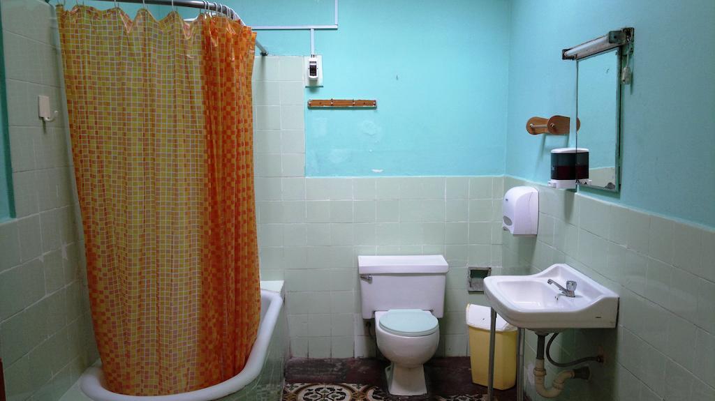 Friends House Bed & Breakfast Лима Стая снимка